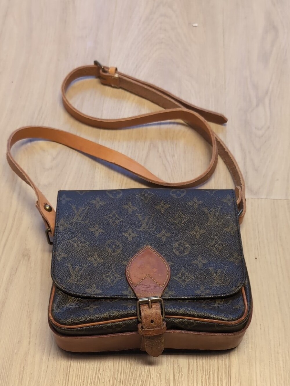 Louis Vuitton Brown Monogram Canvas Crossbody Bag with Tan Leather Trim - Picture 2 of 12